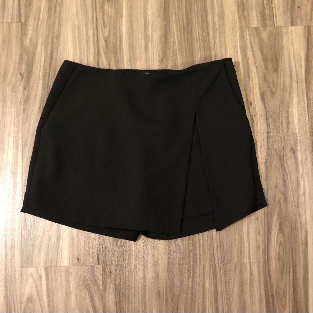 New without tag Express skort